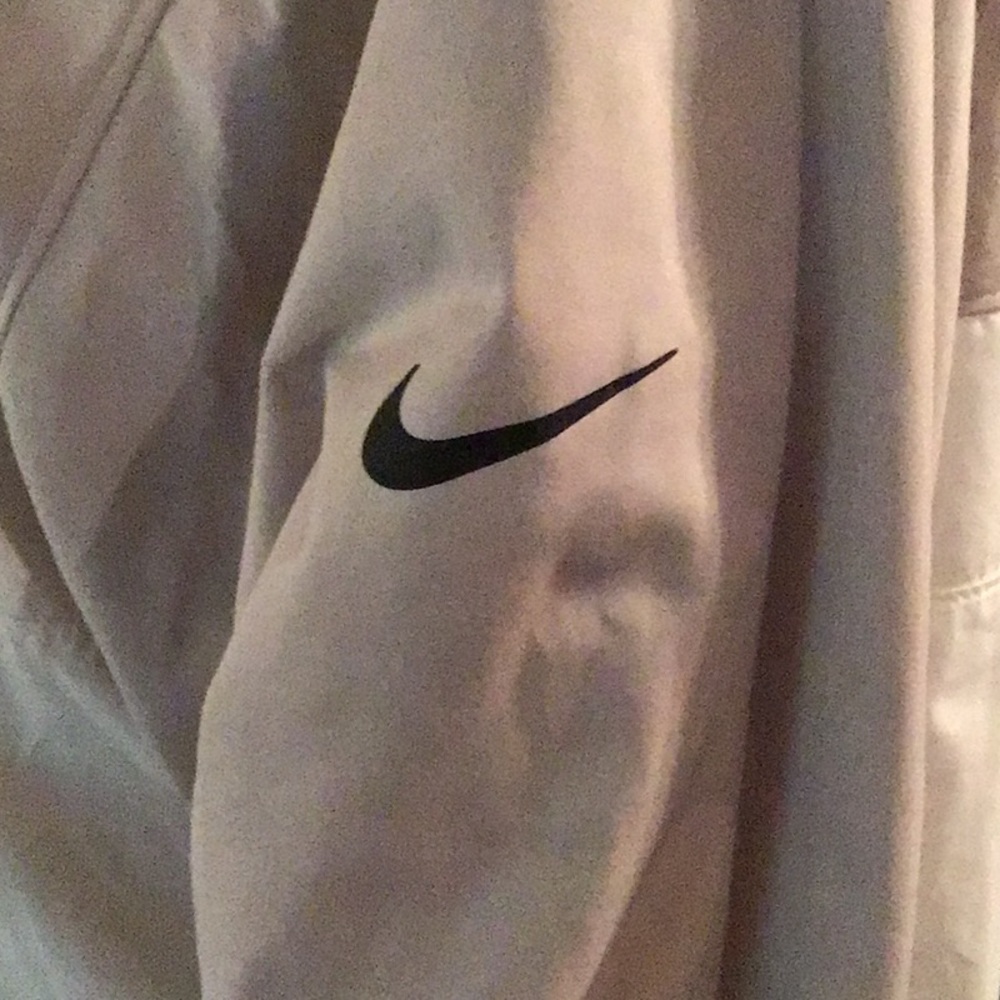 Nike - Picture 2 of 4